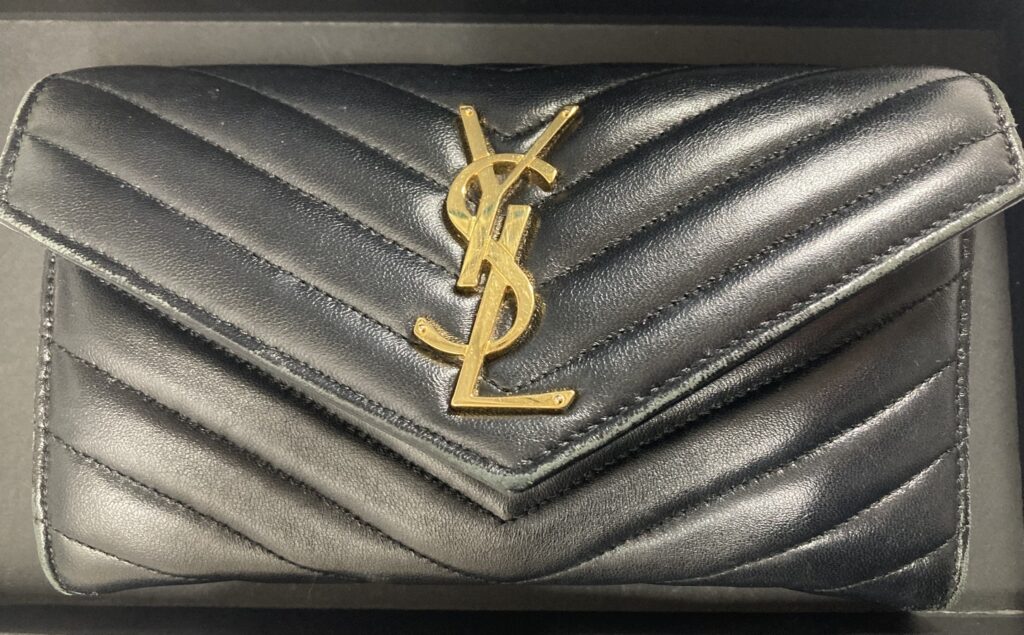 【買取実績】大人気！ サンローラン（Saint Laurent）Vステッチ 長財布